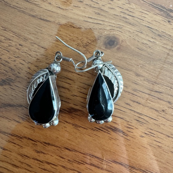 Vintage circa 1980s taxco silver drop earrings, black gem, 100% silver - Picture 2 of 3